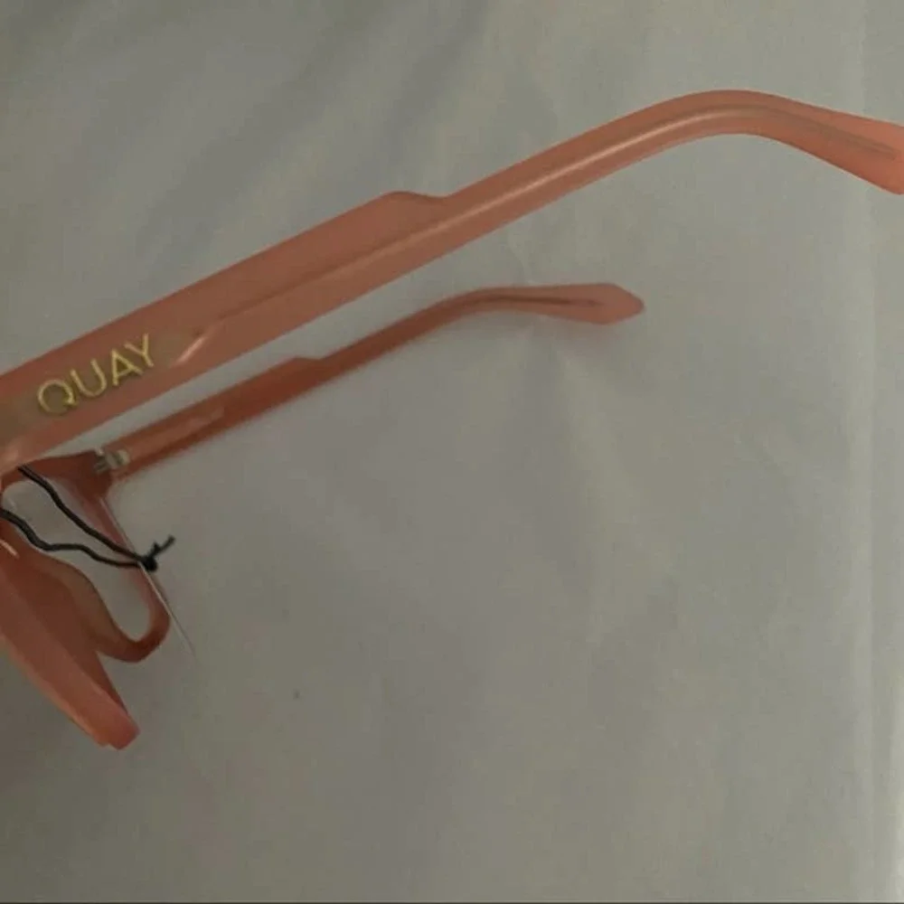 Quay Mini Hardwire Screen Blue Light Glasses Pink